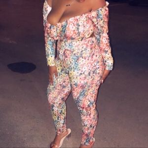 A floral two piece set,Stretchy material